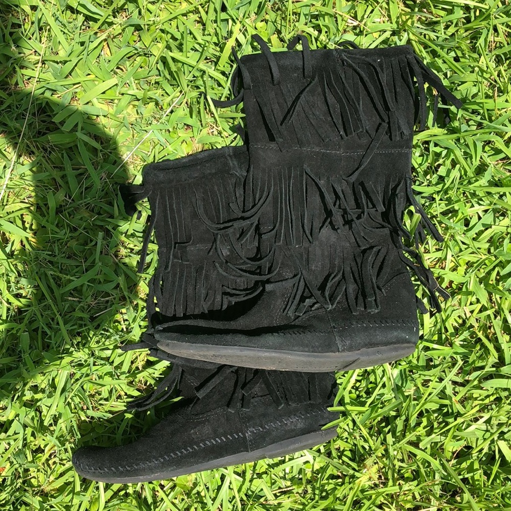 Fringe boot